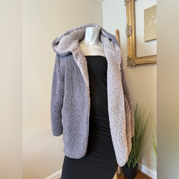 Urban Outfitters Carmella Cozy Gray Sherpa Jacket Medium EUC - Picture 4 of 9